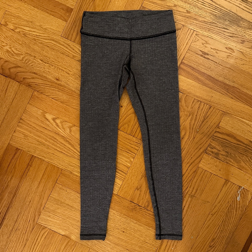 Lululemon wunder under herringbone size 6 leggings